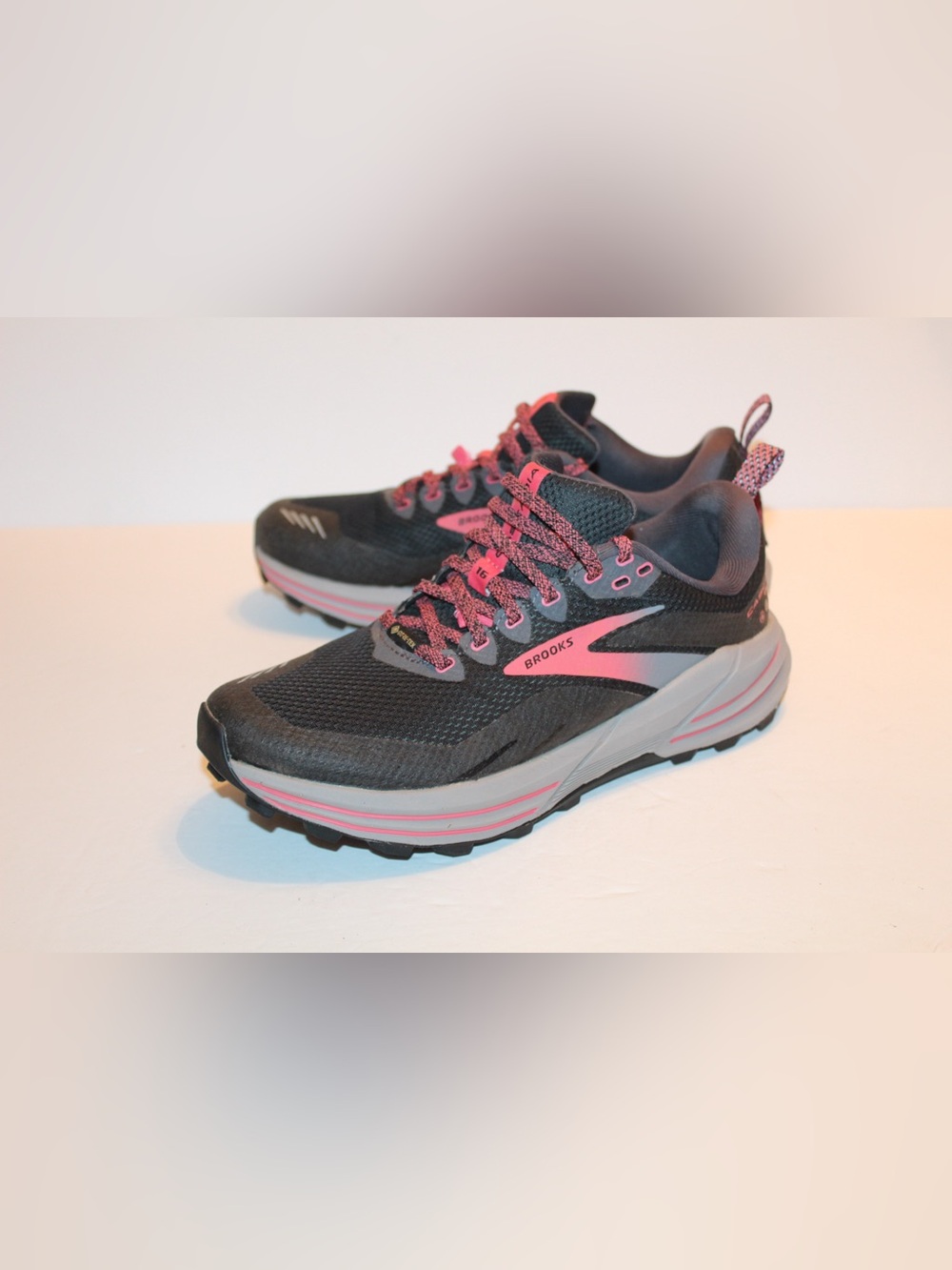 Brooks Cascadia 16 Gore-Tex Women’s Shoes Size 9